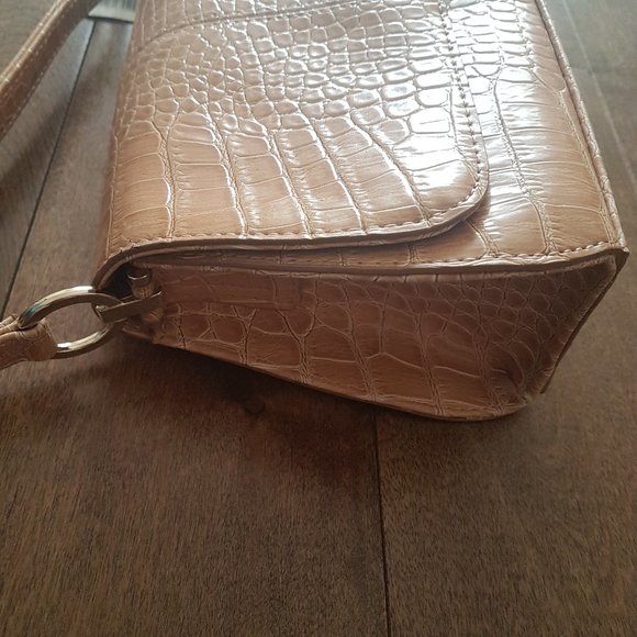 Liz Claiborne Women's Cream Handbag (NWT) - Picture 5 of 10